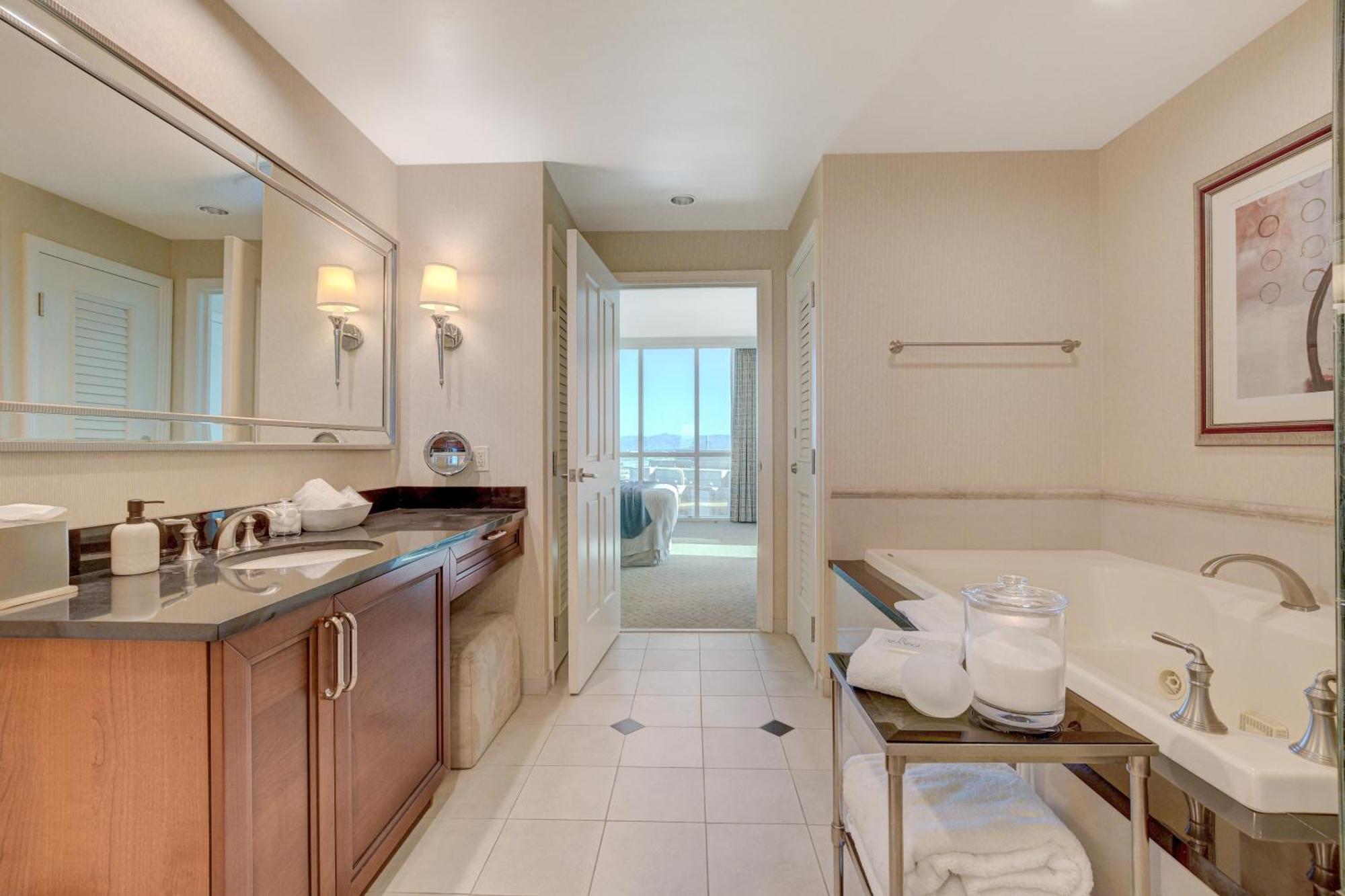Luxurious 1 Bd/2Bth Premium Suite Mgm Signature W/Balcony Лас-Вегас Экстерьер фото